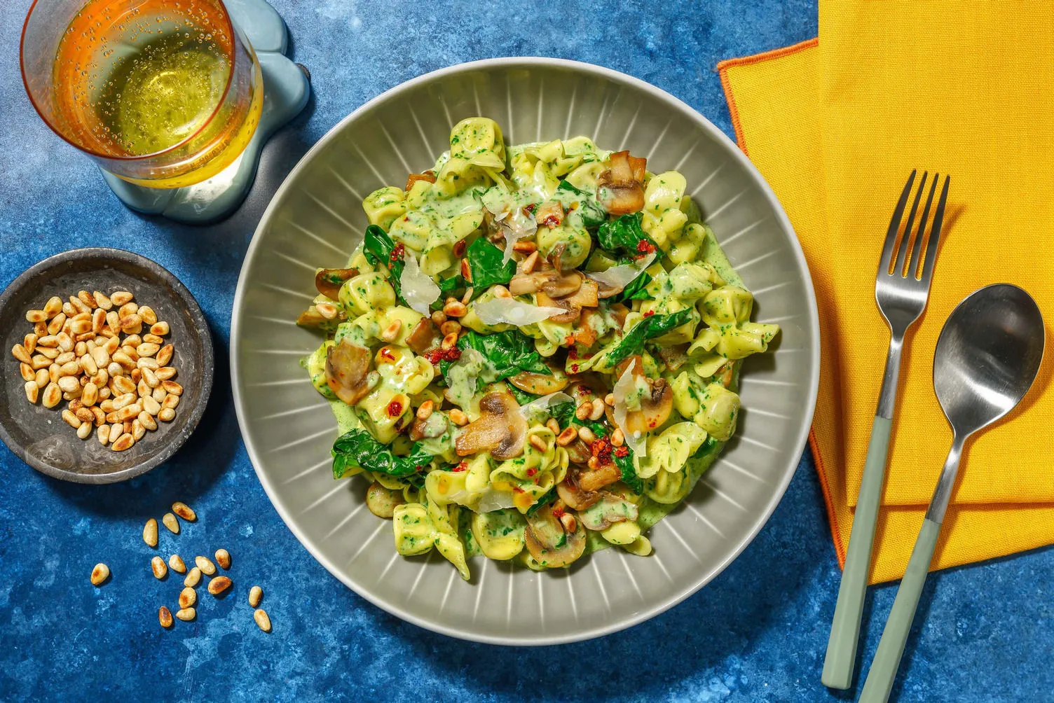 Fiorelli with Mushroom Filling in Spinach Cream