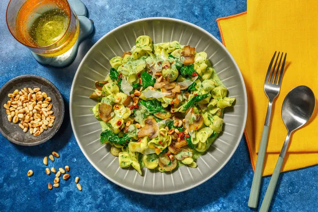 Fiorelli with Mushroom Filling in Spinach Cream